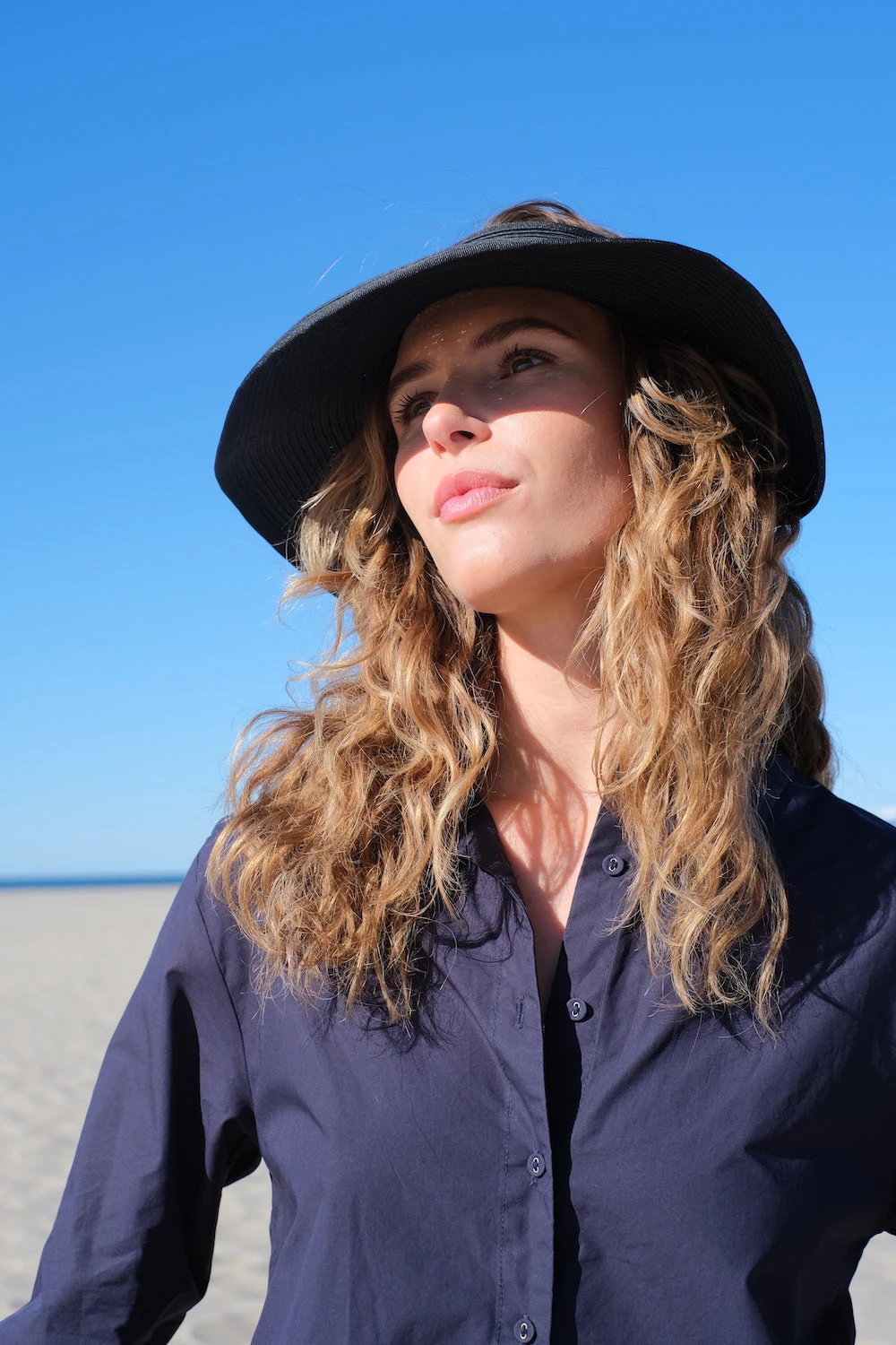 Mersea - Roll-up Travel Visor - Black 4 Mersea - Roll-up Travel Visor - Black - Image 2