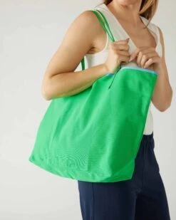 Le Canvas Tote -Mersea Sales Store le canvas tote kelly green 1